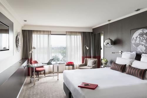 Pullman & Mercure Hotel Albert Park - Hotel Room.jpg